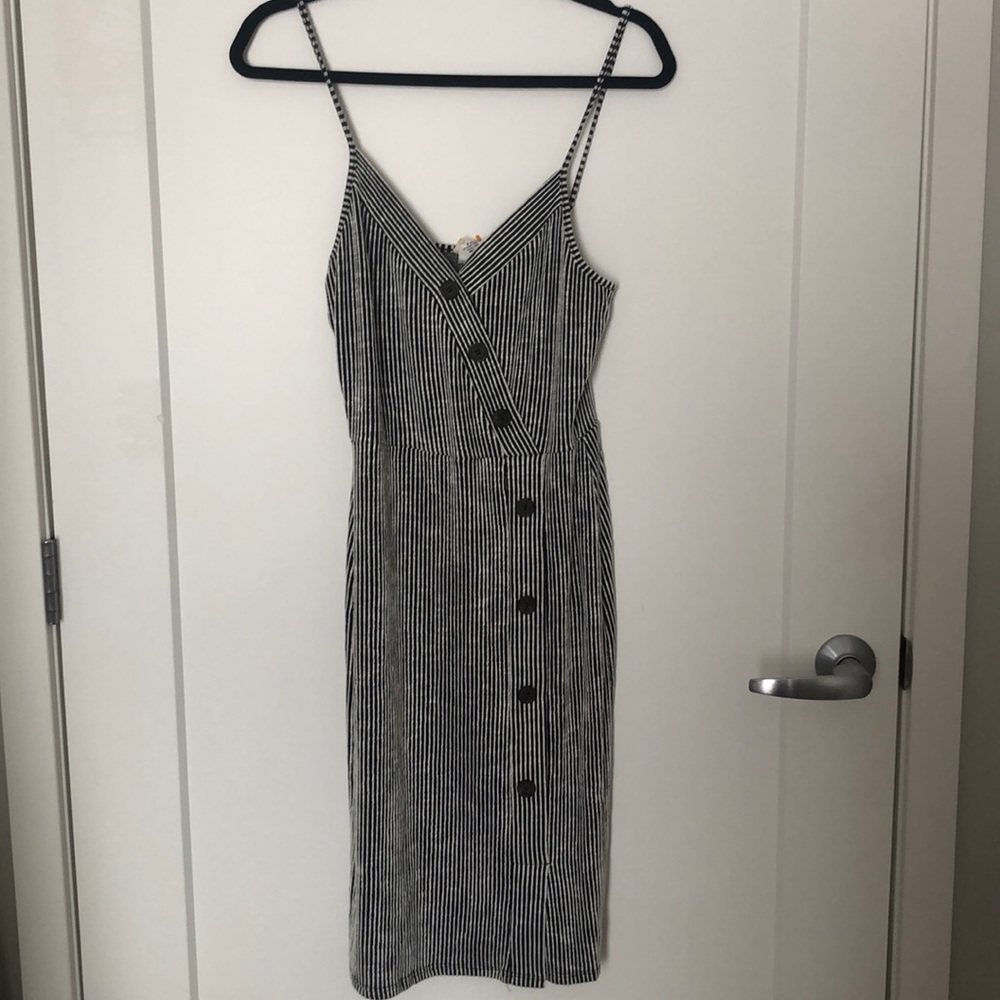🔥SALE🔥Black & White Striped Button Dress😍